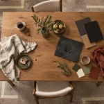 Table de cuisine en bois 120x80, circulation optimisée dans une petite pièce